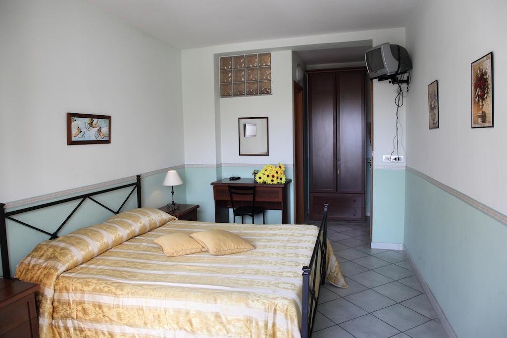 Bed And Breakfast Gigi Furci Siculo Eksteriør billede